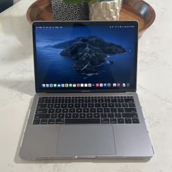 Pristine 2018 Macbook Pro Space Gray 2 Thunder Bolt 3 Ports 