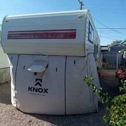Fifth wheel camper