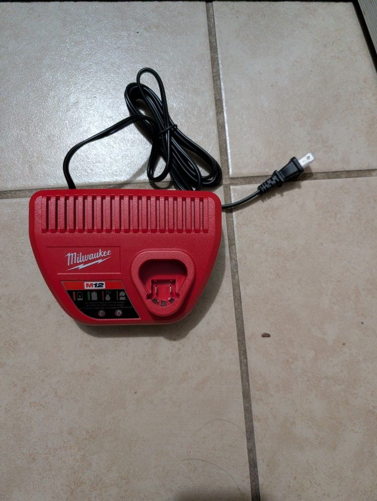 M12 Charger