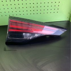 2021 2022 Toyota Sienna XSE Tail Light Left LH Driver OEM Halogen Outer Lamp