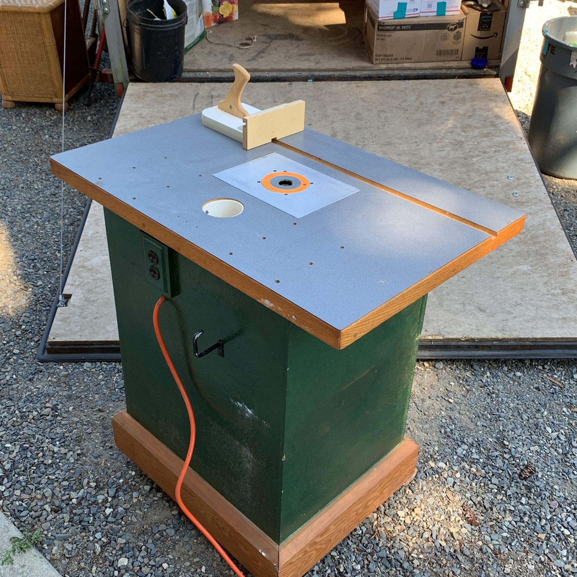 Makita Router 3612br, and custom built cabinet table