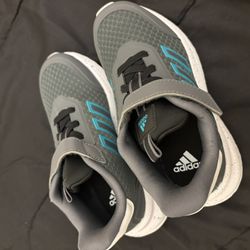 Boys Adidas Tenis Shoes