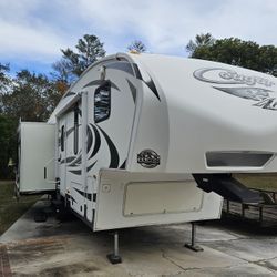 2013 Keystone Cougar 5th Wheel Camper