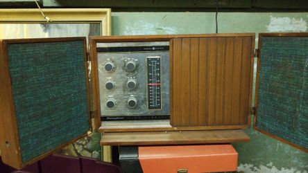 Vintage tube GE stereophonic radio