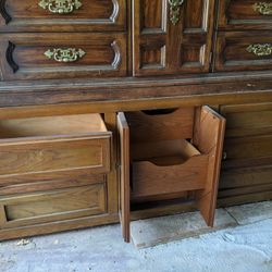 Real Wood Dresser, Nice Condition