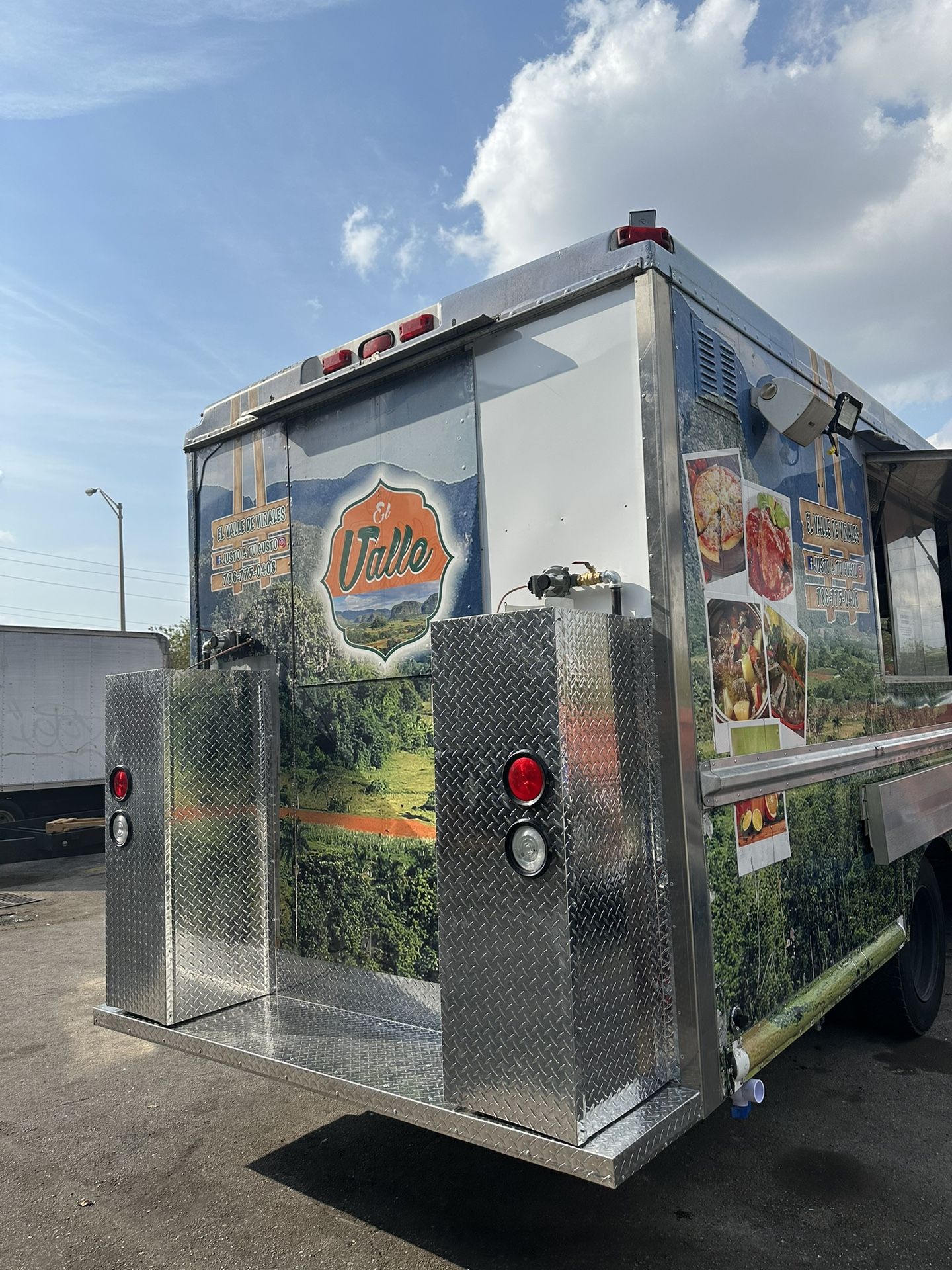 Food Truck + Food Trailers *** Gas Package With Tanks And Bracket /// Equipment Connection In Food Trucks