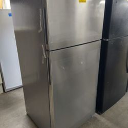 Scratch And Dent Top And Bottom Refrigerator For Sale