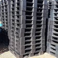 100. Plastic Pallets - Great Condition - Delivery Optional 