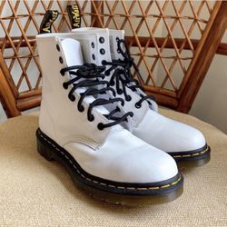Dr. Martens boots white