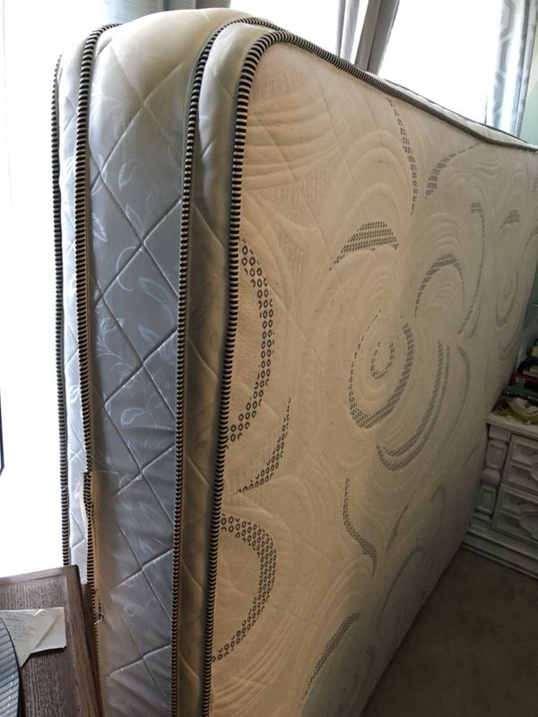 Queen mattress. In very Good condition only one year use
