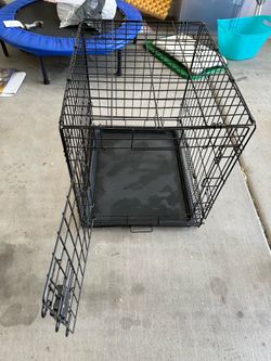 24” Black Wire Dog Kennel / Crate with Plastic Tray – Clean Condition