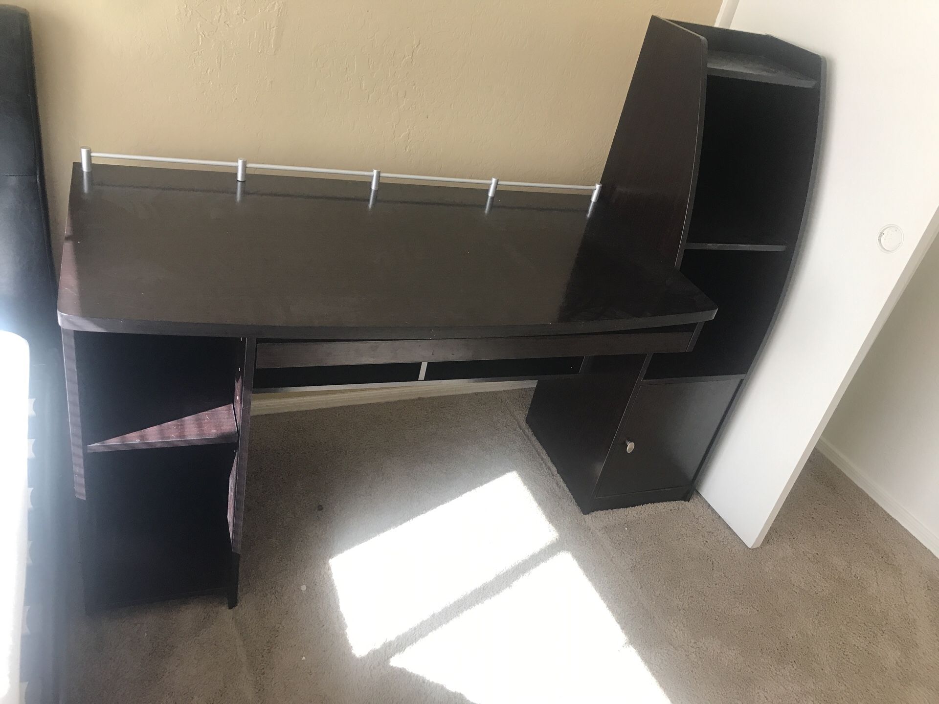 Desk with shelves