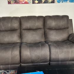 High Quality Couch With Recliner