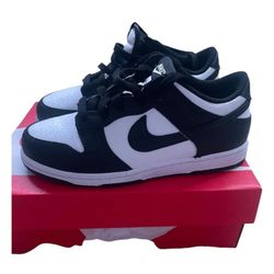 Nike Dunks Low(White, and Black) Size: 2y
