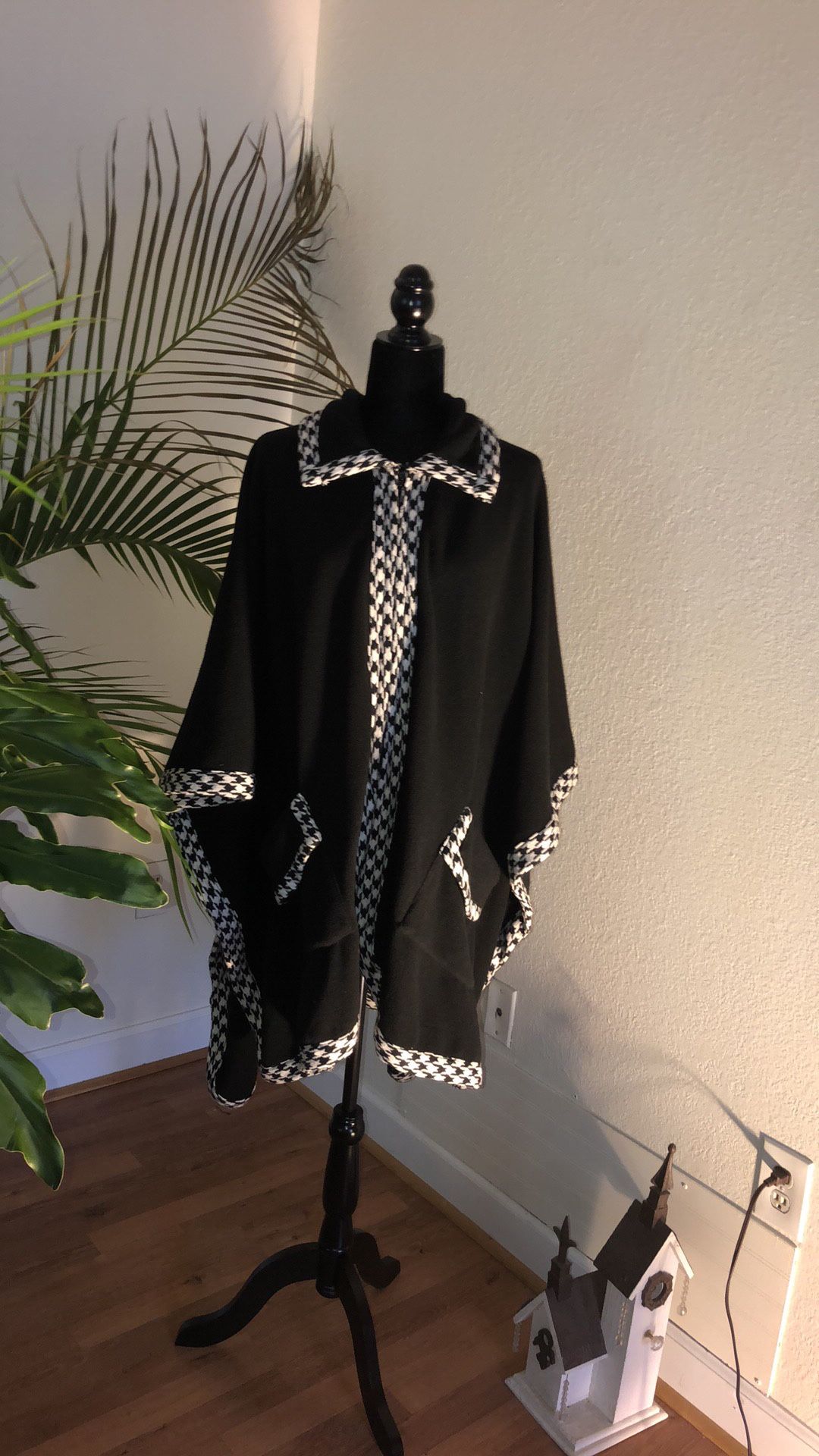 LeModa fleece/ houndstooth cape