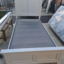 TWIN BED GOOD CONDITION CLEAN...!!