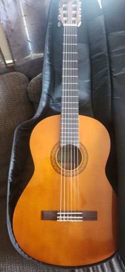 Yamaha c40 classical guitar with case
