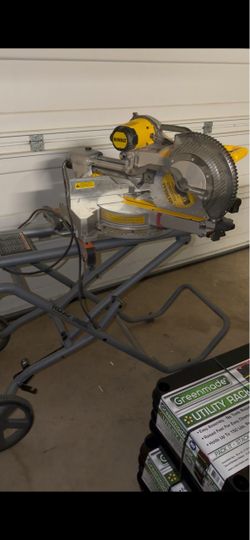 DeWalt 12” double bevel Sliding Compound Miter Saw