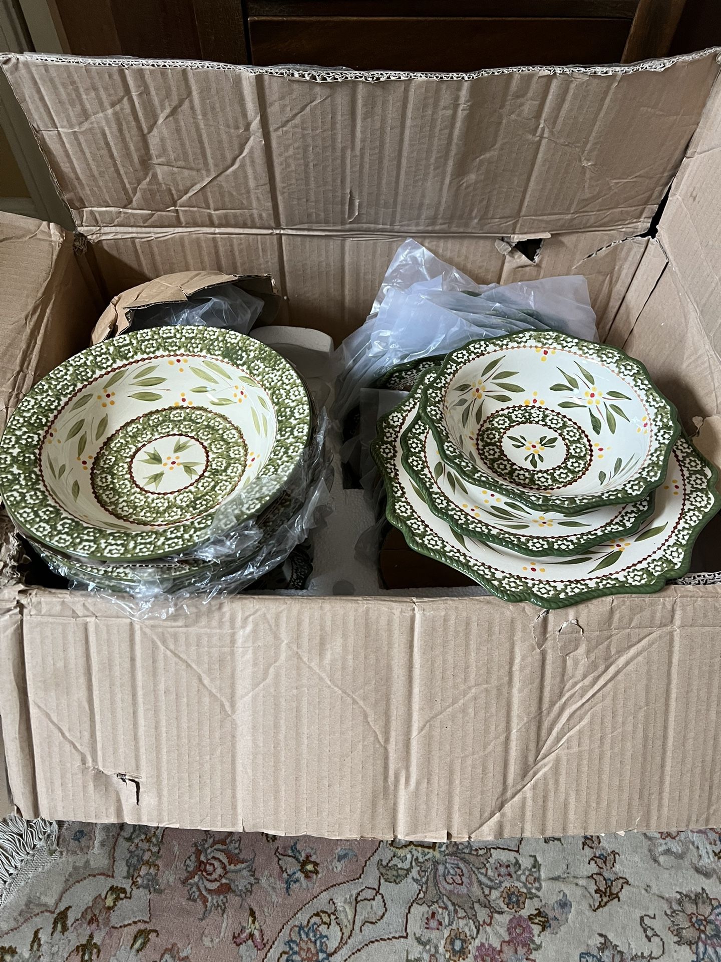 Temptation 27 Pieces Service For 8 And 3 Serving Bowls