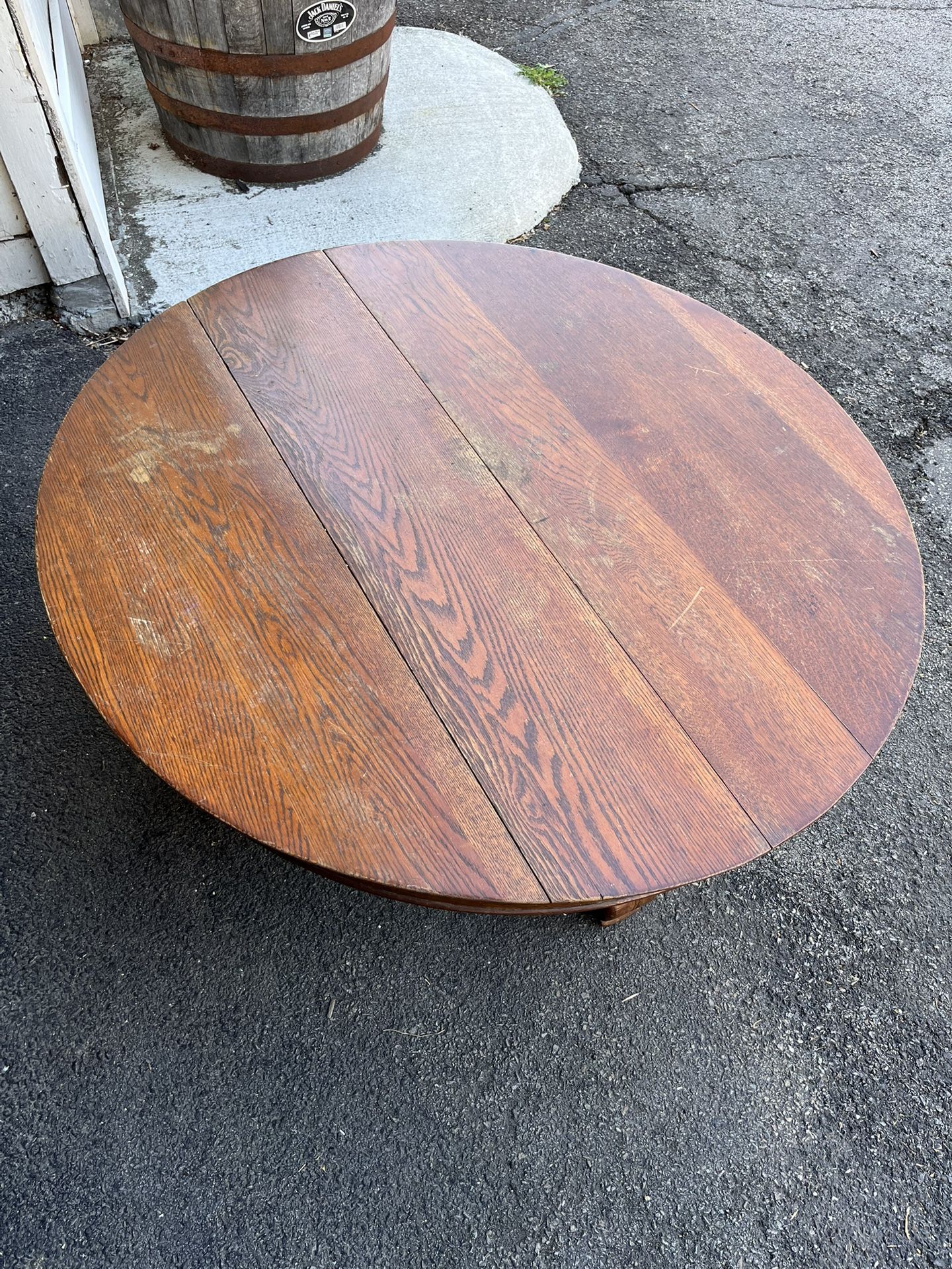 Round Coffee / Magazine Table
