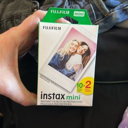 INSTAXmini FUJiFILM. Instant film x 2