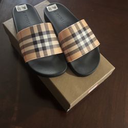 Burberry Slides 1:1