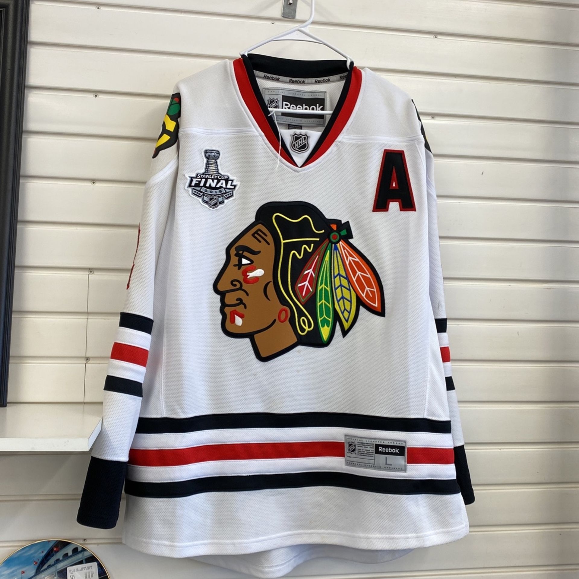 Reebok Blackhawks Jersey (SIZE L)