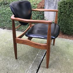 Vintage Mid Century Modern Captains Chair