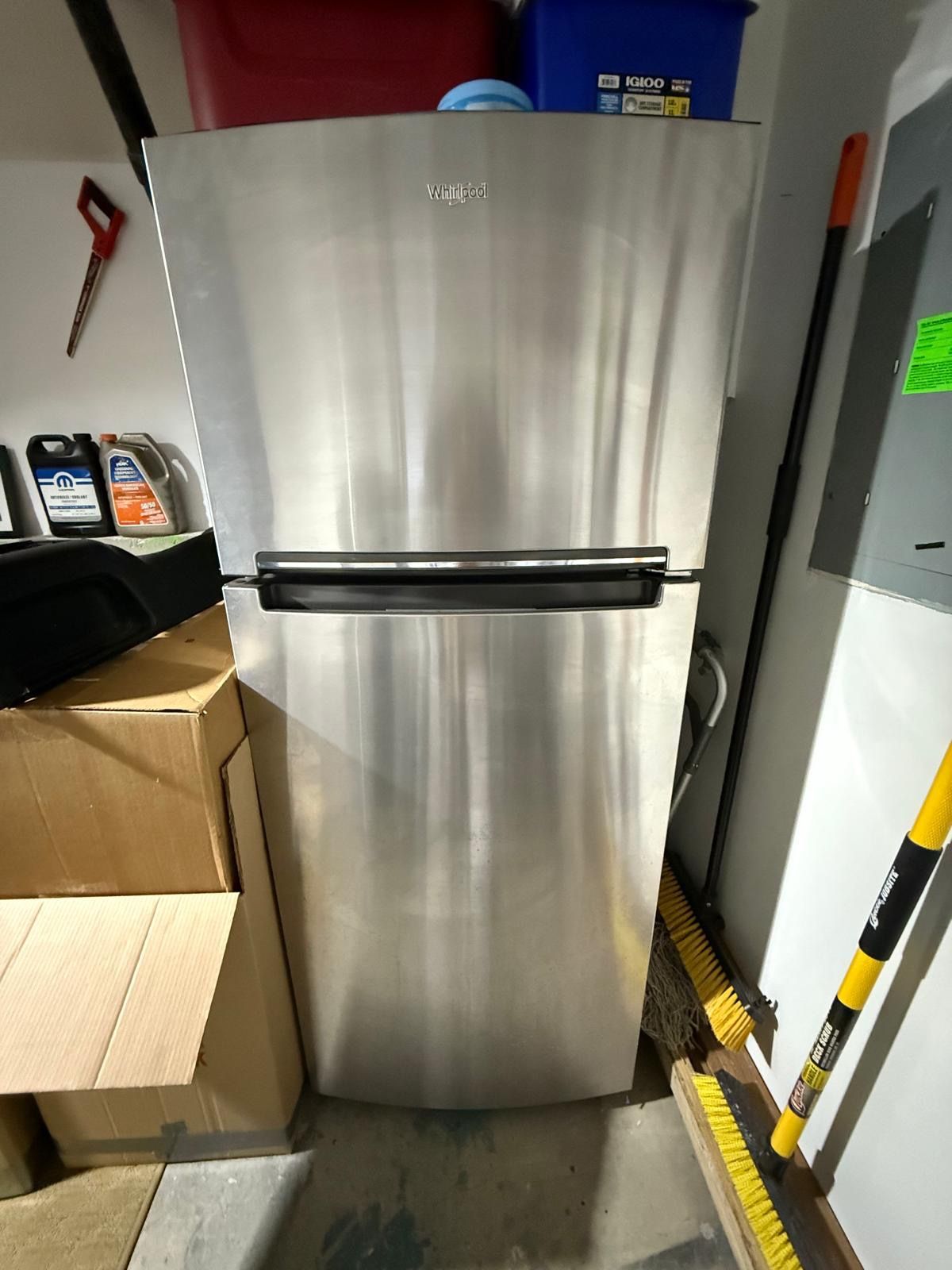 Whirlpool 28in. 18.4 Cu. Ft. Stainless Steel Top Freezer Refrigerator