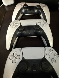3 PlayStation 5 controllers