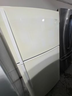 Whirlpool Top-Freezer Refrigerator White
