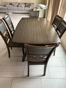 Dining table set