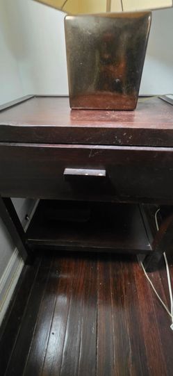 Set of 2 Wood Nightstands – Restoration / DIY Project