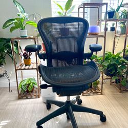 Herman Miller Aeron Remastered – Graphite – Size B – 2017 Manufacture – Mint Condition