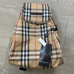 Burberry Golf Backpack NWT New with Tags! Comes with 2 Burberry golf tees. 
