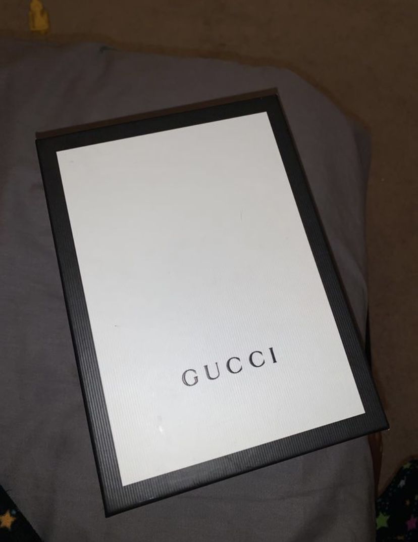 Toddlers Gucci Shoes (SIZE 22)