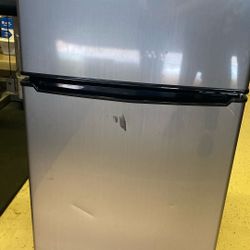 Whirlpool 3.1 Cu Ft Mini Refrigerator And Freezer