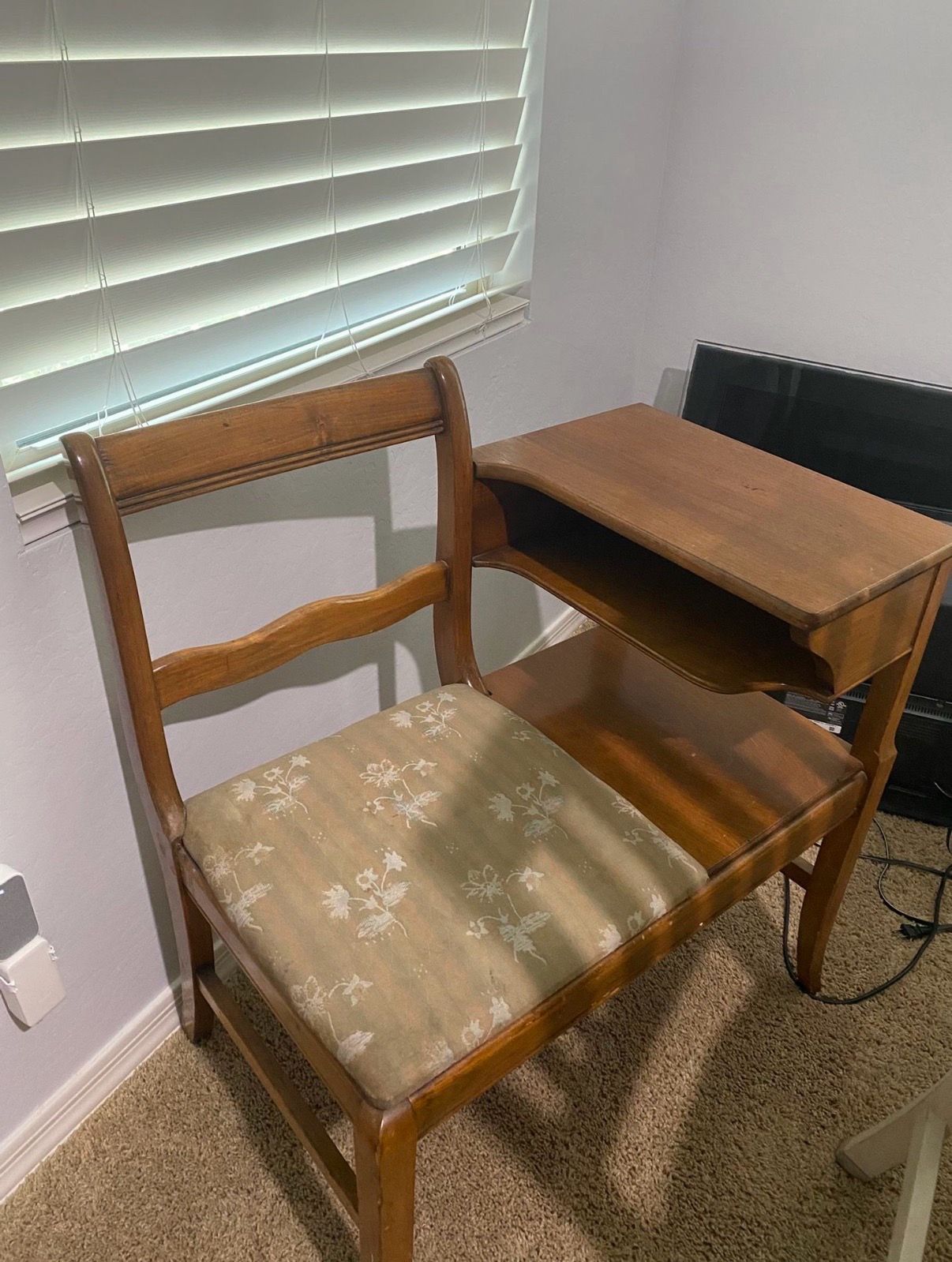 Gossip chair antique