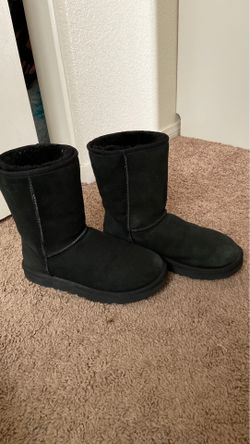 Black short Uggs size 7 women’s