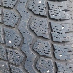 Set Of 4 Studed Snow Tires