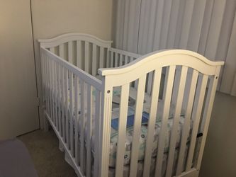 Baby Crib (like New)