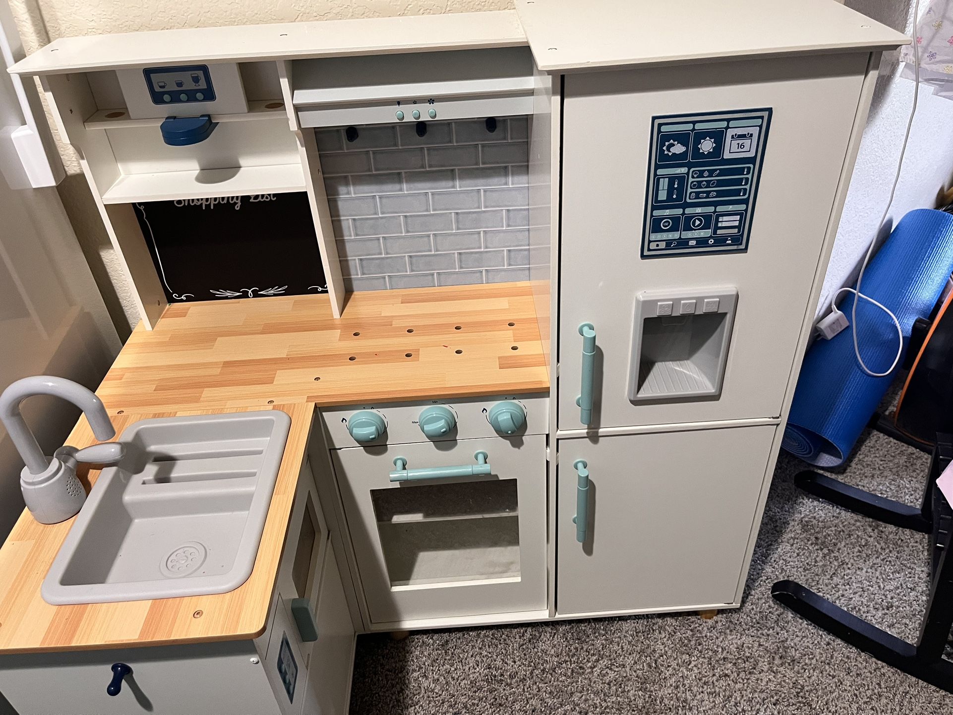 Kids Play Kitchen