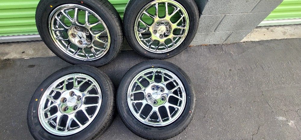 Wheel 16 5 Lugs 5x114.3 Hondas Like New