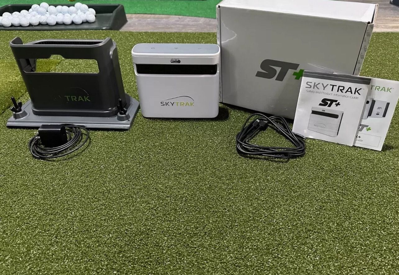 SkyTrak Plus (SkyTrak+) Golf Simulator Launch Monitor w/ protective case - MINT!