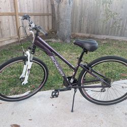 Schwinn GTX3 - 28"/700c Aluminum Hybrid bike (Like New)