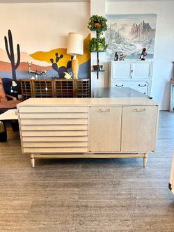 MCM Buffet / Blonde Dresser / Mid Century Tv Stand / Sideboard / Entertainment Center