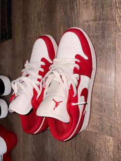Air Jordan 1 Low Gym Red White Size 7Y / Women’s 8.5