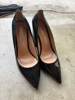 Women’s Black Glossy Block Heel Pumps – Size 8