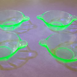 4 Beautiful Vintage Anchor Hocking Green Uranium Glass Handled Bowls
