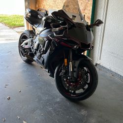 2015 Yamaha R1